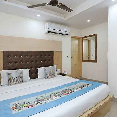 Oyo 9233 Hotel Cottage Lord Krishna Nova Deli Exterior foto
